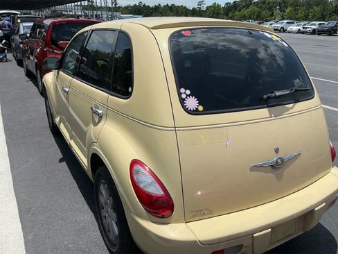Used 2007 Chrysler PT Cruiser Limited FWD image 2
