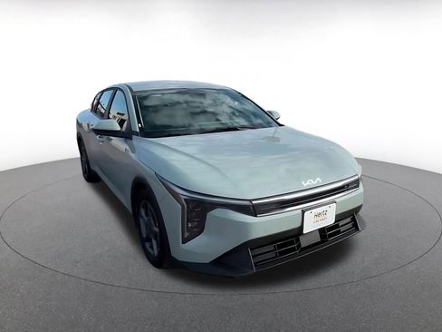 Used 2025 Kia K4 LXS image 3