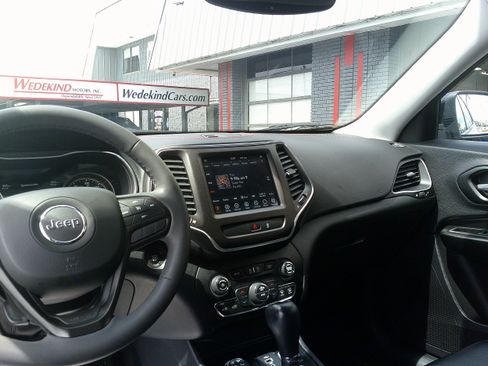 Used 2022 Jeep Cherokee Trailhawk w/ Comfort/Convenience Group AWD/4WD image 22