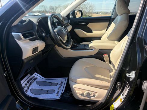 Used 2023 Toyota Highlander XLE image 9