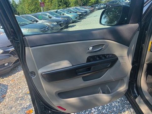 Used 2016 Kia Sedona L image 11