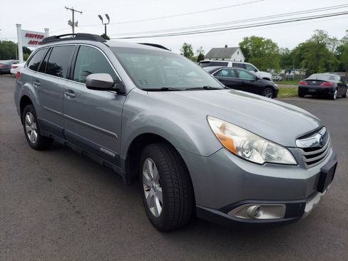 Used 2011 Subaru Outback 2.5i Limited w/ PWR Moonroof Pkg AWD/4WD image 3