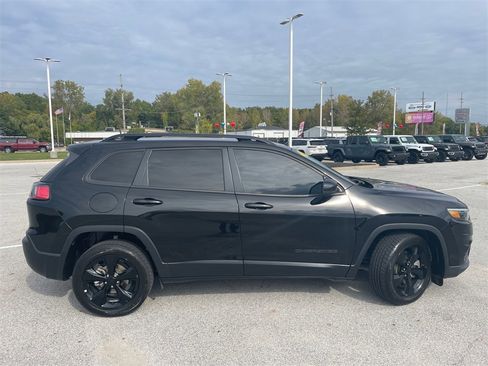 Used 2021 Jeep Cherokee Latitude Plus image 2