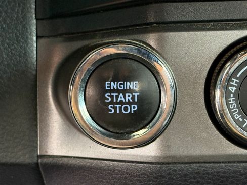 Used 2019 Toyota Tacoma TRD Sport AWD/4WD image 19