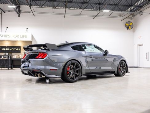 Used 2022 Ford Mustang Shelby GT500 w/ Carbon Fiber Track Pack RWD image 4