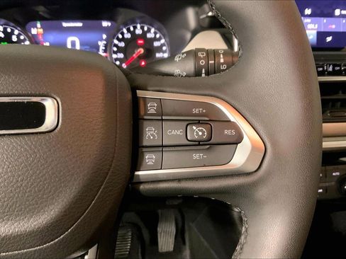 Used 2025 Jeep Compass Limited AWD/4WD image 19