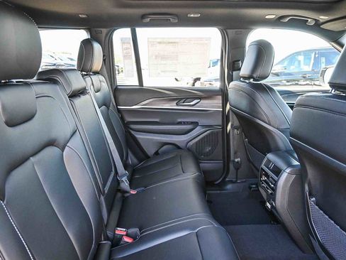 New 2025 Jeep Grand Cherokee Limited image 21