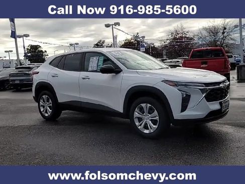 Used 2024 Chevrolet Trax LS image 2