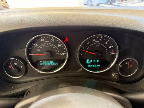 Used 2018 Jeep Wrangler Unlimited Sahara w/ Connectivity Group image 19