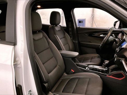 Used 2023 Chevrolet TrailBlazer RS w/ Sun and Liftgate Package image 7