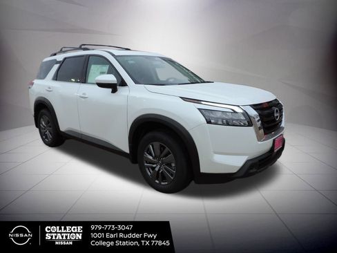 New 2025 Nissan Pathfinder SV image 3