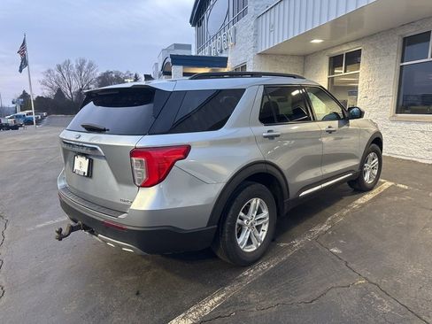 Used 2022 Ford Explorer XLT w/ Equipment Group 202A image 6