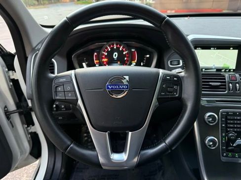 Used 2015 Volvo XC60 T5 Premier w/ Proximity Package image 14