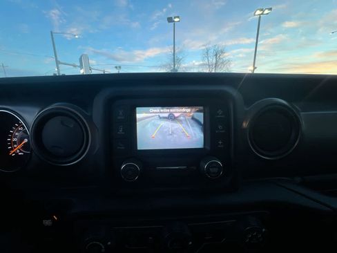 Used 2021 Jeep Wrangler Unlimited Sport image 17