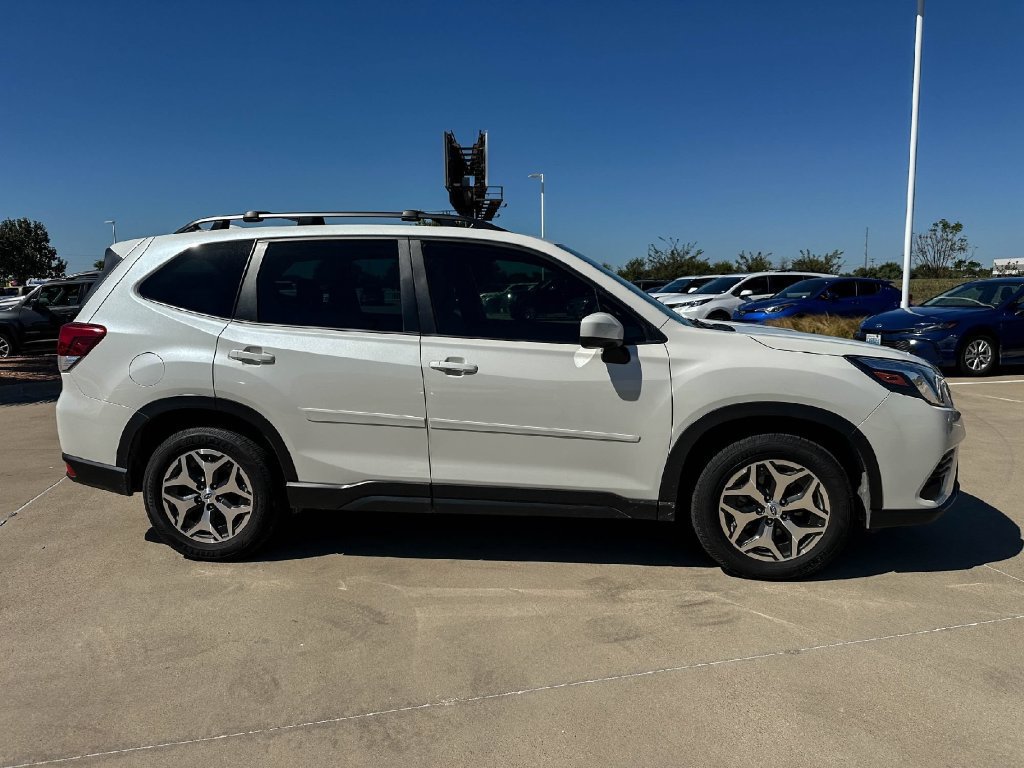 Used 2022 Subaru Forester Premium w/ Popular Package #2 AWD/4WD image 2