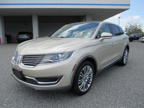 Used 2017 Lincoln MKX Reserve w/ Lincoln MKX Climate Package AWD/4WD image 3