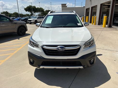 Used 2020 Subaru Outback Touring AWD/4WD image 3