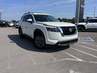 Used 2023 Nissan Pathfinder SV