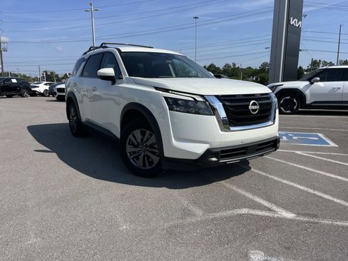Used 2023 Nissan Pathfinder SV FWD image 1