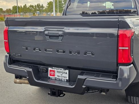 Used 2024 Toyota Tacoma TRD Sport image 13