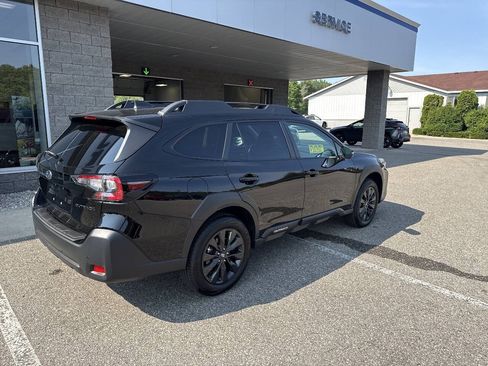 Used 2025 Subaru Outback Onyx Edition AWD/4WD image 4