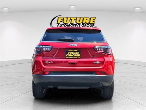 New 2025 Jeep Compass Latitude w/ Sun & Sound Group image 4