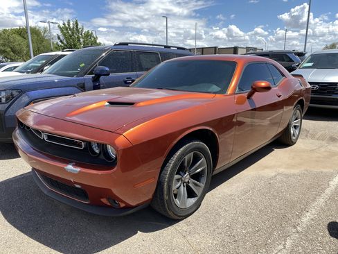 Used 2021 Dodge Challenger SXT w/ Driver Convenience Group RWD image 5