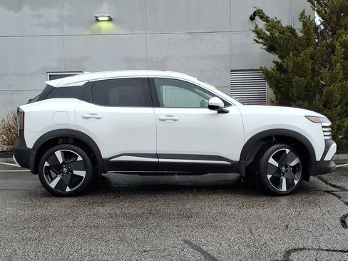 Used 2025 Nissan Kicks SR AWD/4WD image 2