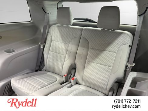 Used 2018 GMC Acadia SLE AWD/4WD image 16