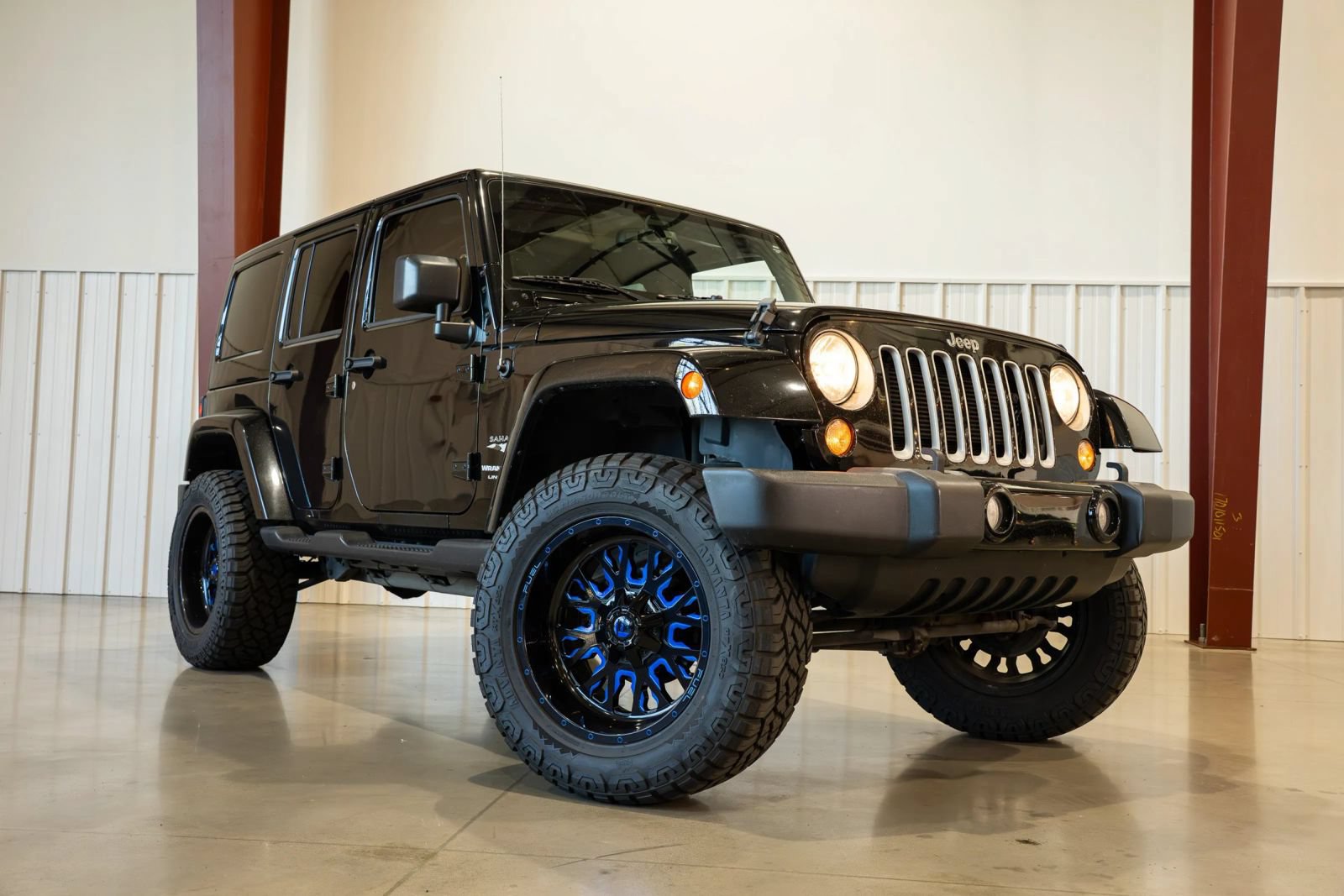 Used 2018 Jeep Wrangler Unlimited Sahara w/ Connectivity Group AWD/4WD image 8