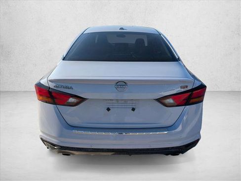 Used 2023 Nissan Altima 2.5 SR w/ SR Premium Package image 7