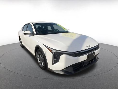 Used 2025 Kia K4 LXS image 3