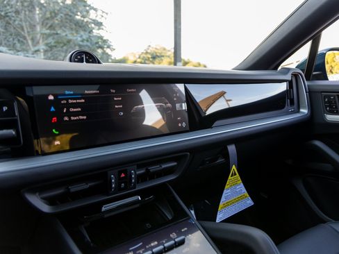 New 2026 Porsche Cayenne Coupe image 36