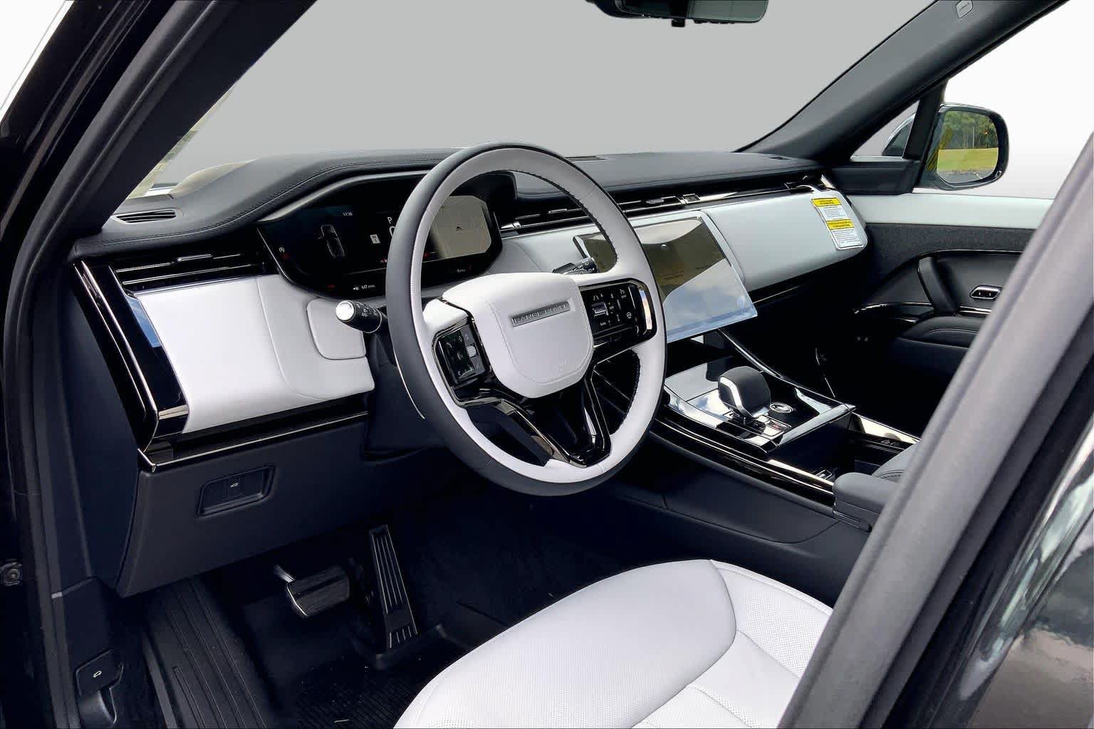 New 2026 Land Rover Range Rover Sport Dynamic SE AWD/4WD image 9
