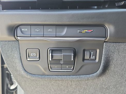 Used 2025 Cadillac Escalade V AWD/4WD image 31