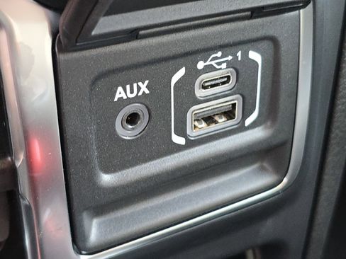 Used 2024 Jeep Wrangler Unlimited Sahara w/ Technology Group image 13