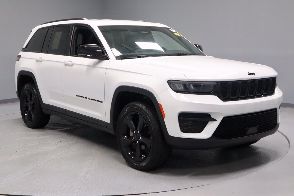 Used 2024 Jeep Grand Cherokee Altitude AWD/4WD image 1