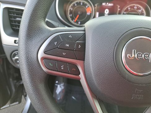 Used 2019 Jeep Cherokee Latitude w/ Popular Appearance Group AWD/4WD image 16