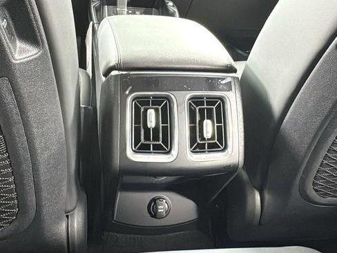 New 2025 Kia Sorento S image 33