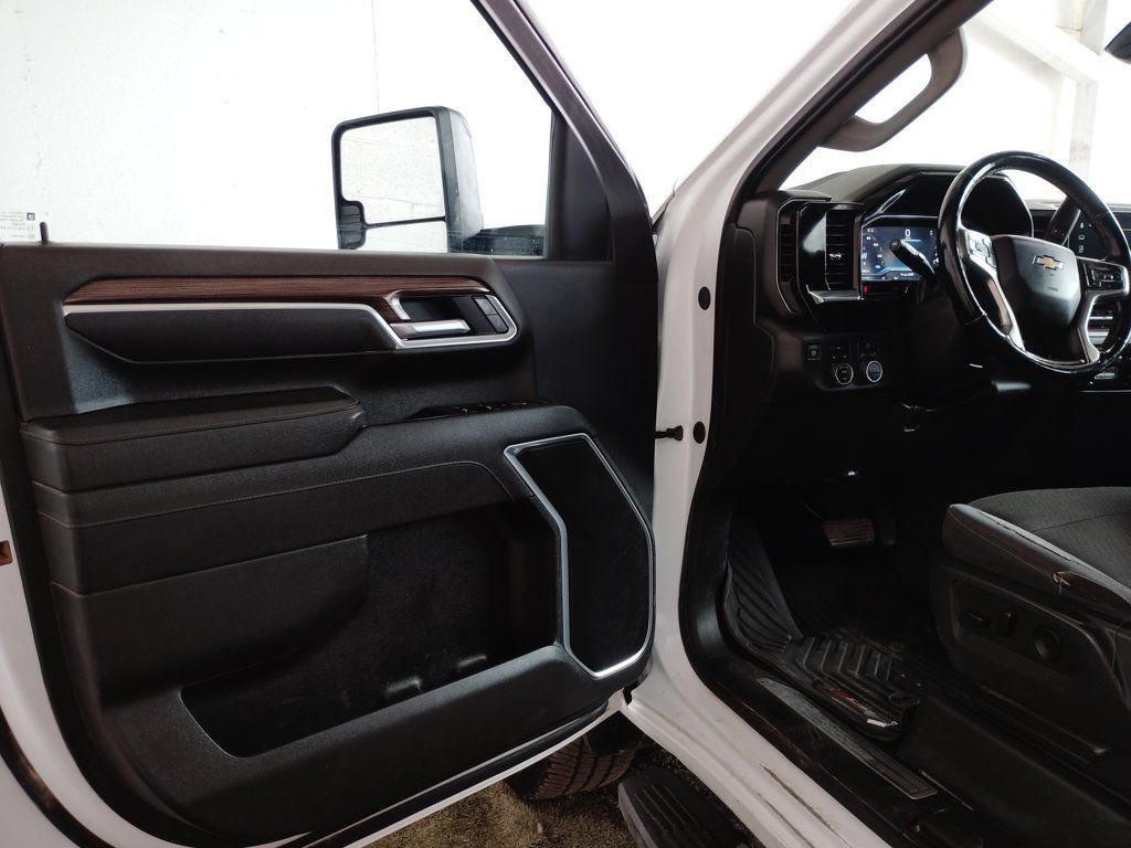 Used 2025 Chevrolet Silverado 2500 LT AWD/4WD image 21