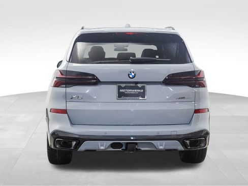 New 2026 BMW X5 xDrive40i w/ Executive Package image 4