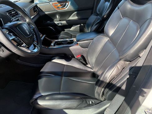Used 2020 Lincoln Continental image 10