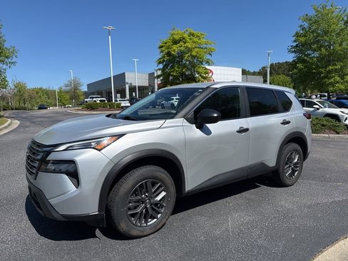 Used 2024 Nissan Rogue S image 2