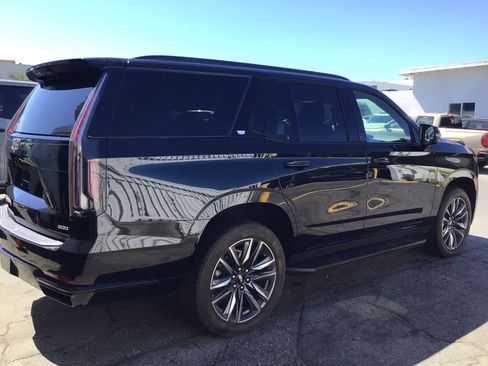 Used 2024 Cadillac Escalade Sport AWD/4WD image 3