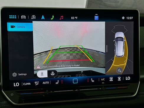 New 2025 Volkswagen Tiguan SE image 13