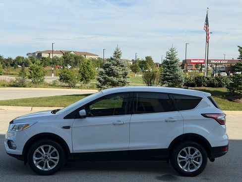 Used 2017 Ford Escape SE w/ SE Cold Weather Package AWD/4WD image 8
