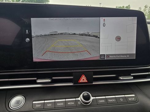 Used 2025 Hyundai Elantra SEL FWD image 21