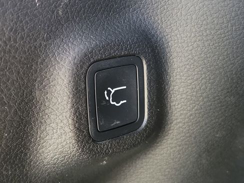 Used 2023 Jeep Compass Limited w/ Elite Group image 8