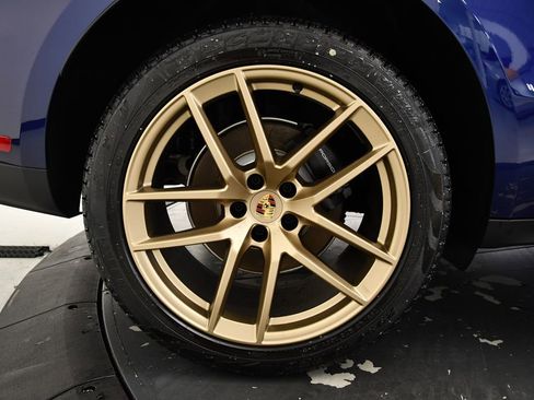 Used 2025 Porsche Macan image 14