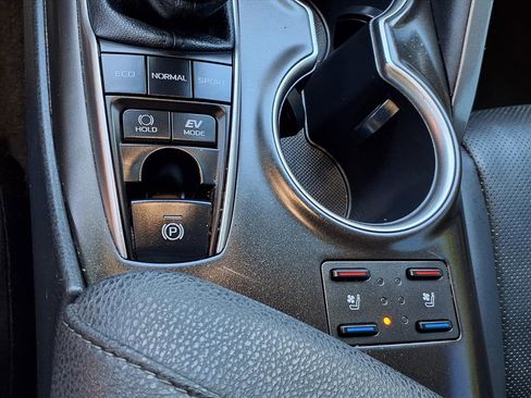 Used 2022 Toyota Camry XLE image 21